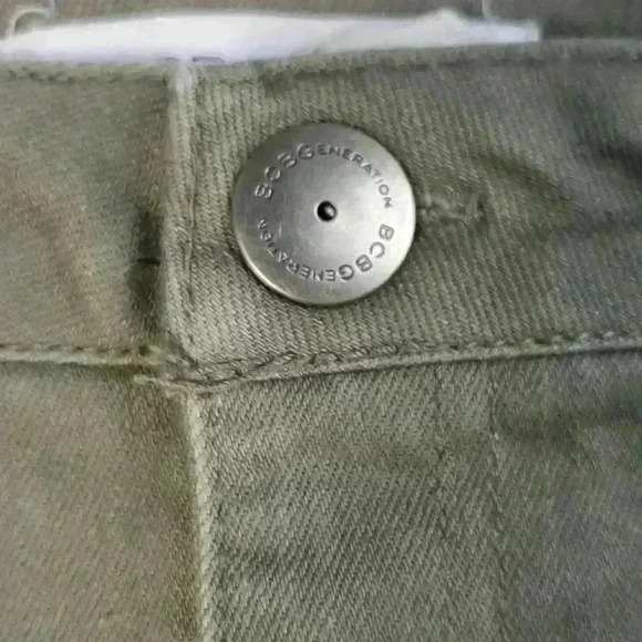 BCBGeneration Frayed Edge Olive Denim Mini Skirt sz 27 (4)  Boho Festival - Picture 3 of 9